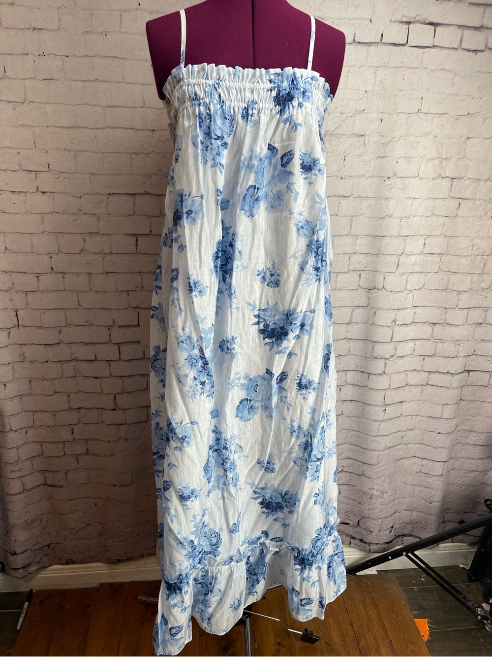 A loves a size medium blue and white floral maxi dress